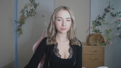 LuciaAdorable webcam model stream image