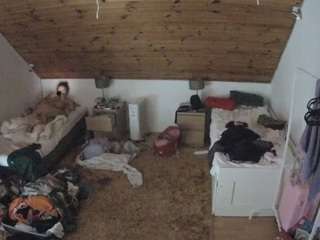 voyeurcam-julmodels-whitebed-3 webcam model stream image