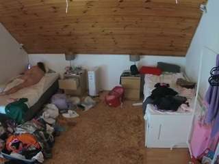 voyeurcam-julmodels-whitebed-3 webcam model stream image