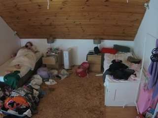 voyeurcam-julmodels-whitebed-3 webcam model stream image