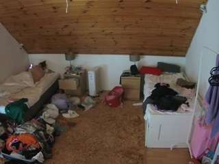 voyeurcam-julmodels-whitebed-3 webcam model stream image