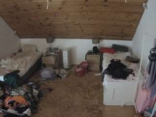 voyeurcam-julmodels-whitebed-3 webcam model stream image