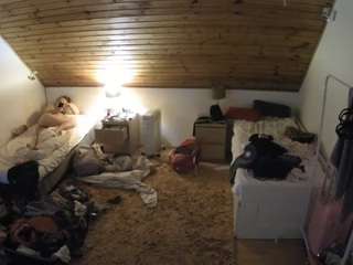 voyeurcam-julmodels-whitebed-3 webcam model stream image
