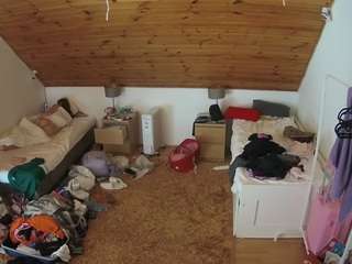 voyeurcam-julmodels-whitebed-3 webcam model stream image
