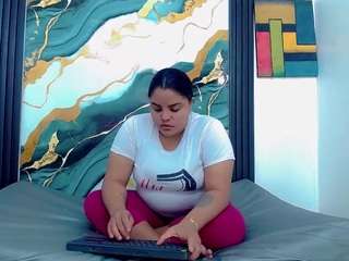 brunnette-hot webcam model stream image