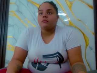 brunnette-hot webcam model stream image