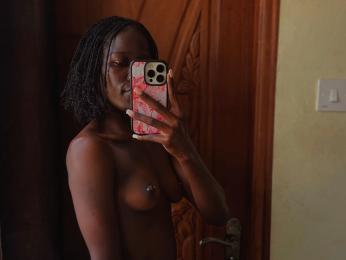 HollyBeatrix webcam model stream image