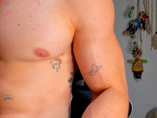 Aaron Bain webcam model stream image