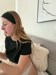 emma05 webcam model stream image