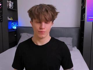 Curtis Crew webcam model stream image