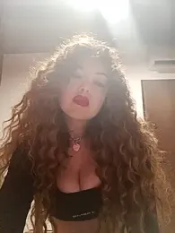 CurlyElisa webcam model stream image