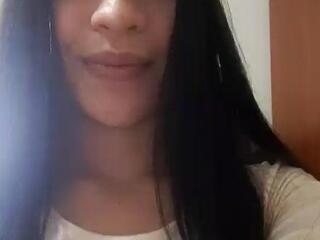 Savannah Luna webcam model stream image