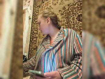 Frummi webcam model stream image