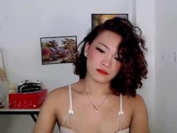 curly_19girl webcam model stream image