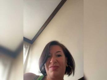 Lola-211 webcam model stream image
