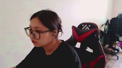 AdrianeBenoy webcam model stream image