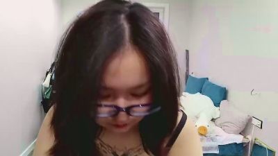 AdrianeBenoy webcam model stream image