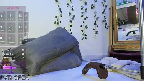 Peaches_N_Kreme webcam stripchat model stream image