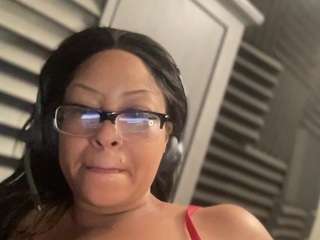 cocanutty webcam model stream image