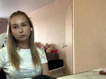 Emelinestrande webcam model stream image
