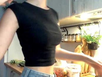 Emelinestrande webcam model stream image