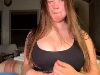 petitegirluvsdick webcam model stream image