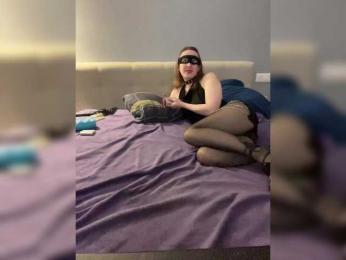 Cherry-lips webcam model stream image