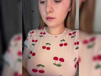 AlinaRay webcam model stream image