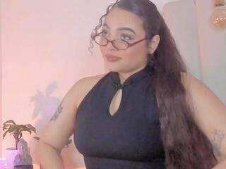 Pearl Moon webcam model stream image