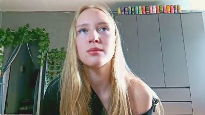 OletaGuderian webcam model stream image