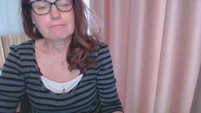 LauraOven webcam model stream image
