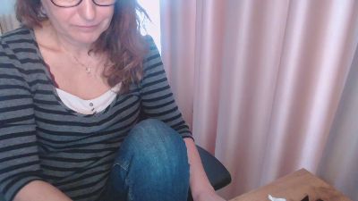 LauraOven webcam model stream image