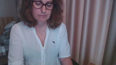 LauraOven webcam model stream image