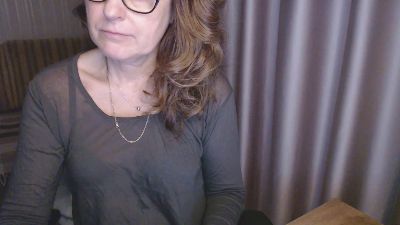 LauraOven webcam model stream image