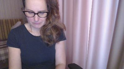 LauraOven webcam model stream image