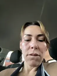 MommyGambit webcam model stream image