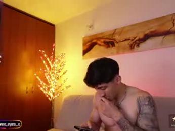 latin_green_eyes_ webcam model stream image