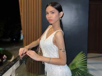 YlianaGivenchy webcam model stream image