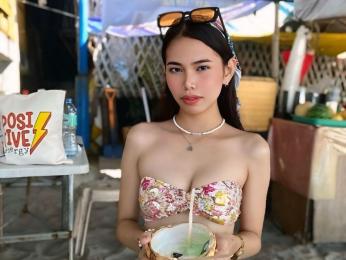 YlianaGivenchy webcam model stream image