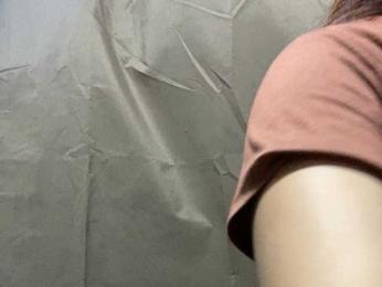 Rainie webcam model stream image