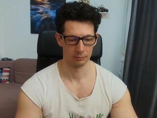 Brutus K webcam flirt4free model stream image