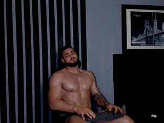 Isac Konnor webcam model stream image