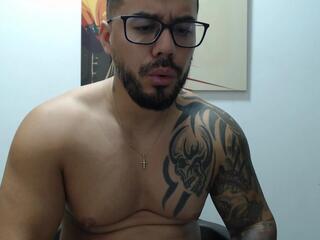 Derryl webcam model stream image