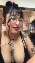 Lareyni26 webcam model stream image