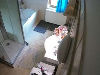 voyeurcam-julmodels-bath-2nd-2 webcam model stream image