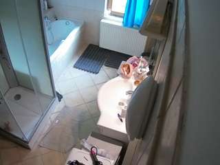 voyeurcam-julmodels-bath-2nd-2 webcam model stream image