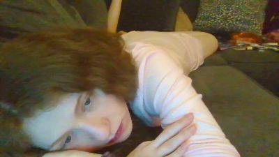 QueenCrimson webcam model stream image