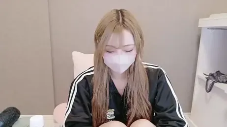 _chanMOMO_ webcam model stream image