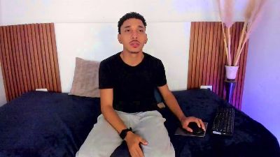 Julian_Dark_ webcam model stream image