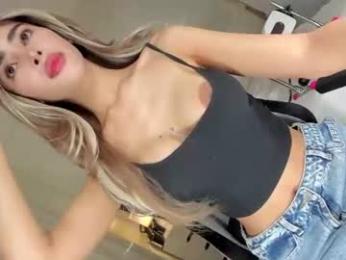 urdreamgirl_withbigsurprise webcam model stream image